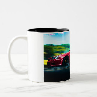 Coche deportivo de los años 2000 en tazas de café