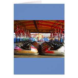 Coches Dodgem en la tarjeta Funfair