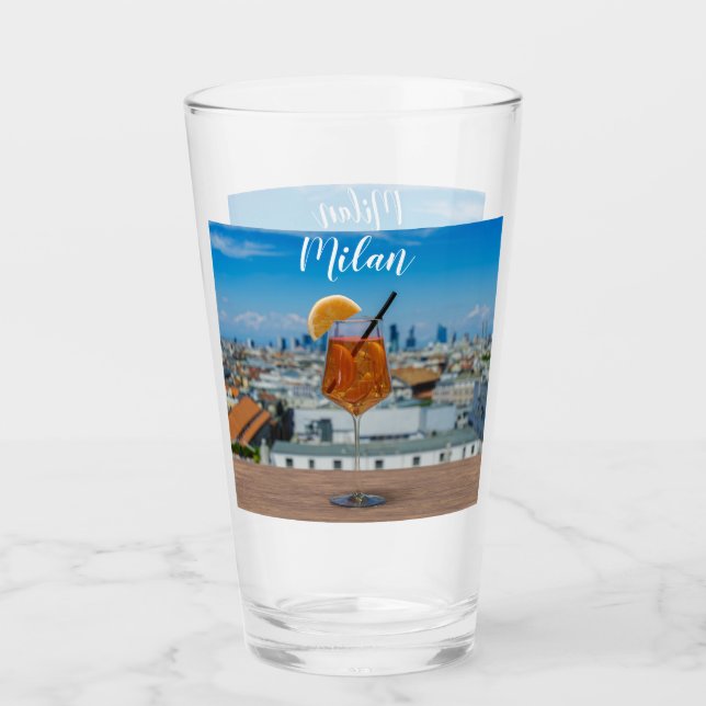 Cóctel Spritz en una mesa con vistas a Milán (Anverso)