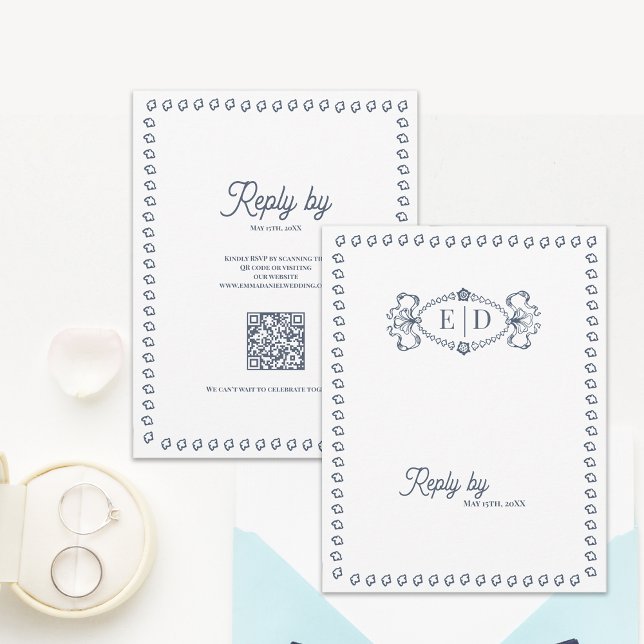 Código QR de respuesta de boda con monograma vinta (Dusty Blue Vintage Monogram Wedding RSVP Card with QR Code | Elegant Classic Border Reply Card Front)