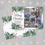 Código QR Feliz Navidad Holly Greenery Una Foto<br><div class="desc">Este año se celebran las alegres maravillas de la tecnología moderna con una divertida tarjeta interactiva de vacaciones de collage de fotos en códigos QR. Comparte una de tus fotos favoritas así como un mensaje de video en línea, una canción, un álbum de fotos u otro sitio web. Todo el...</div>