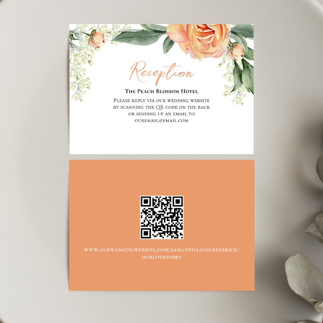Código QR floral de recepción de bodas de bodas de (Wedding reception card with watercolor peach floral design.)