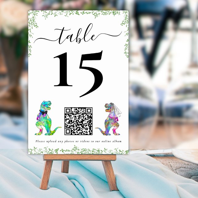 Código QR Número de Mesa Boda de Dinosaurios (Dinosaur bride and groom custom wedding qr code table number card watercolor foliage)