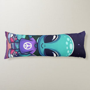 Cojín Alien y barco espacial por la paz