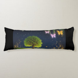 Cojín Árbol silvestre nocturno con mariposas y luciérnag