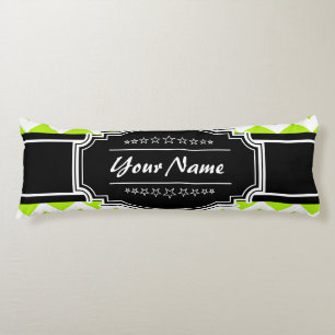 Cojín Chevron verde limón con nombre negro personalizado