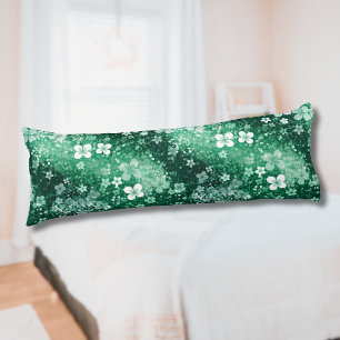 Cojín Chic White Green Shamrocks & Dots on Dark Green en