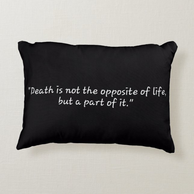 cojín con diseño de león y una cita (Reverso)