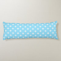 Cruces de polka blanco sobre azul bebé