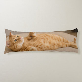 Cojín Cuerpo de gato personalizado con forma de foto de