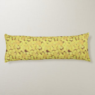 Cojín Daisies de amarillo y oro en chocolate marrón