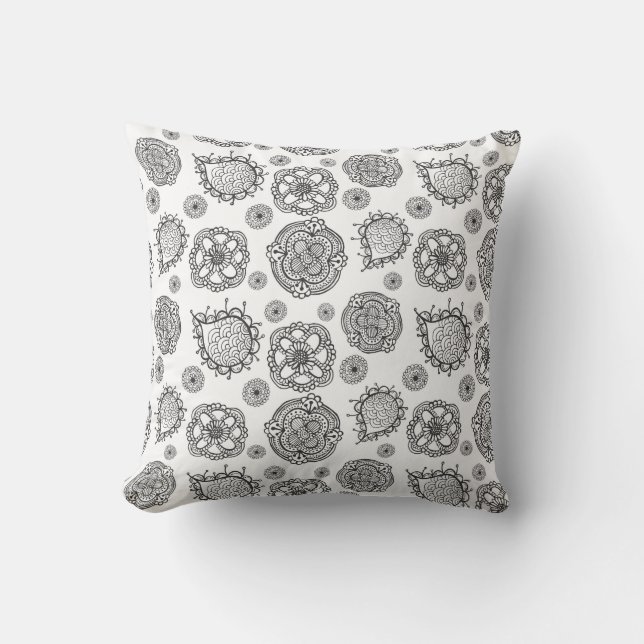 Cojín de diseño floral de Doodle blanco y negro mo (Anverso)