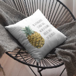 Cojín De Exterior Acuarela moderna piña y cita graciosa positiva<br><div class="desc">Acuarela moderna piña y cita graciosa positiva</div>