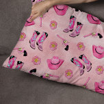 Cojín De Exterior Artsy Cute Girone Pink Verde azulado Cowgirl Water<br><div class="desc">¡Sé una vaquera de campo con este divertido y juguetón diseño! Tiene un patrón de ilustracion de vaquera color agua negro, verde menta y rosa chicle, pintado a mano y con neón pintado a mano. Estos elementos incluyen botas de vaquero gorras, revólver y placa del sheriff encima de un fondo...</div>