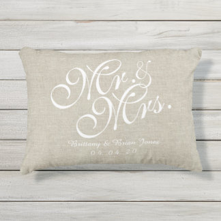 Cojín De Exterior Beige White Linen Sr. y Sra. Boda Pillow