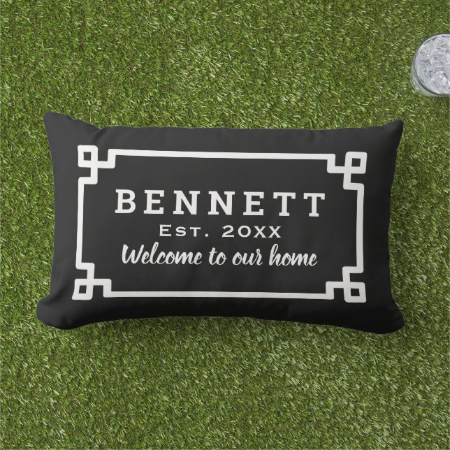Cojín De Exterior Bienvenida al monograma del Personalizado de clave (Césped)