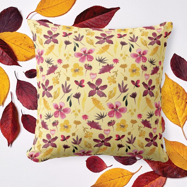 Cojín De Exterior Burgundy Gold Wildflower Motif (Subido por el creador)