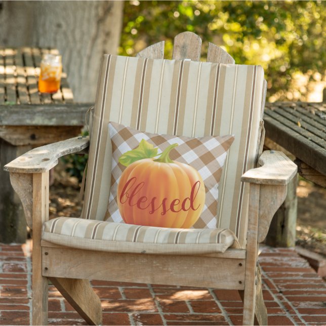 Cojín De Exterior Calabaza De La Cosecha De Otoño Bendita En Gingham (Silla)