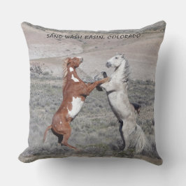 COJÍN DE EXTERIOR DANCE OF THE STALLIONS PATIO PILLOW