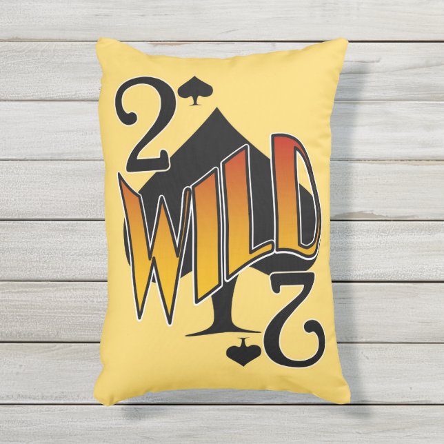 Cojín De Exterior Deuces Wild 2 de la tarjeta de espadas Pillow (Frente (Vertical))