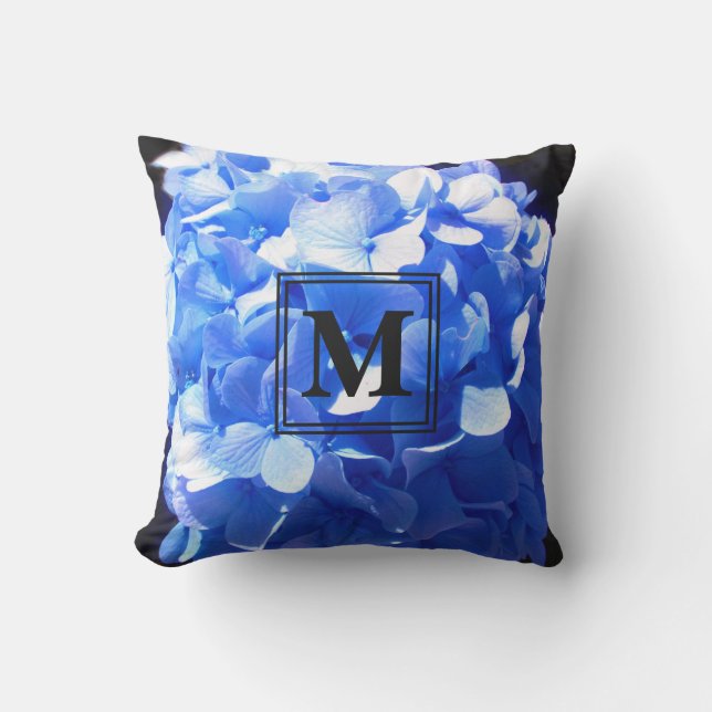 Cojín De Exterior Elegante monograma de hortensias florales azules (Anverso)