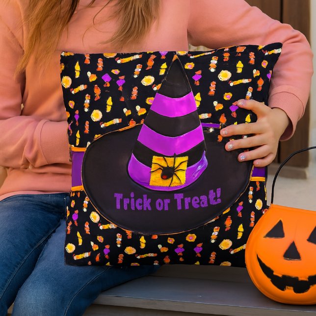 Cojín De Exterior Gorra de Brujas de Halloween / Truco o trato (Add cozy ambiance to your porch with outdoor Halloween Pillow)