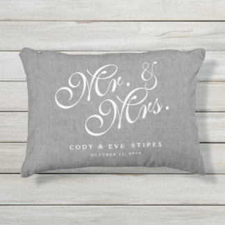 Cojín De Exterior Gray Linen Iniciales Sr. y Sra. Boda Pillow