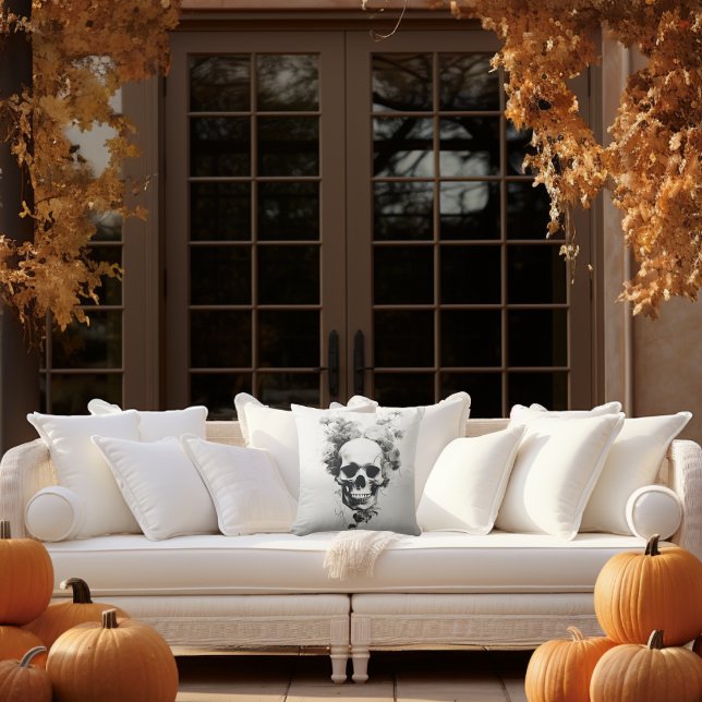 Cojín De Exterior Halloween Spooky Scary Skull Botánico (Enchant your Autumn Decor with our Spooky Botanical Skull Pillow. #Halloween #OutdoorDecor)