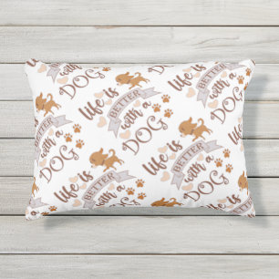 Cojín De Exterior La vida es mejor con una frase de perro chihuahua 