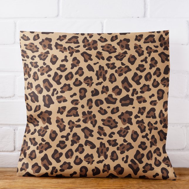 Cojín De Exterior Manchas Modernas de Leopardo Marrones y Marrones C (Modern Tan and Brown Leopard Spot Outdoor Pillow)