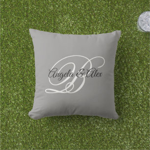 Cojín De Exterior Monograma de boda elegante gris negro y blanco