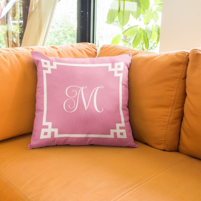 Cojín De Exterior Monograma de escritura de borde de clave griega ro (Create your own pink and white monogrammed Greek Key border throw pillow.)
