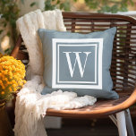 Cojín De Exterior Monograma de la Plaza Clásica Azul y Blanca Polvor<br><div class="desc">Diseñe su propio personalizado lanzar almohada en cualquier combinación de colores para coordinarse perfectamente con su decoración de casa en cualquier espacio! Utilice las herramientas de diseño para cambiar el color de fondo y el color de borde cuadrado, o agregue su propio texto para incluir un nombre, iniciales de monograma...</div>