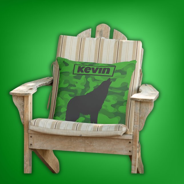 Cojín De Exterior Monograma de silueta de lobo negro verde moderno | (Subido por el creador)