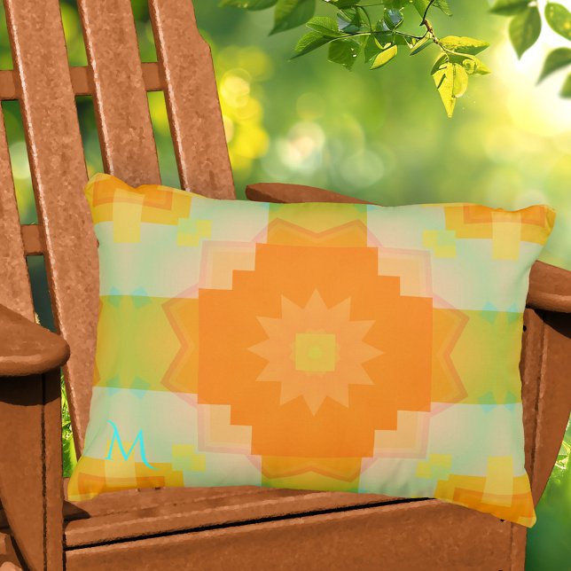 Cojín De Exterior Monograma Patrón de verano soleado Pilar al aire l (Pillow featuring a modern geometric pattern in warm sunny orange, yellow and fresh green)