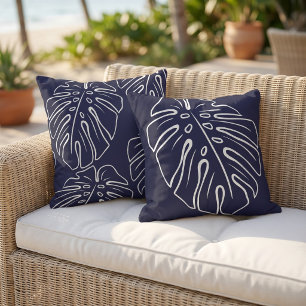 Cojín De Exterior Motivo de hoja tropical blanca sobre azul marino o