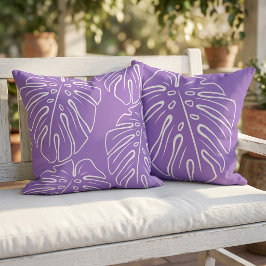 Cojín De Exterior Motivo de hoja tropical blanca sobre violeta lavan