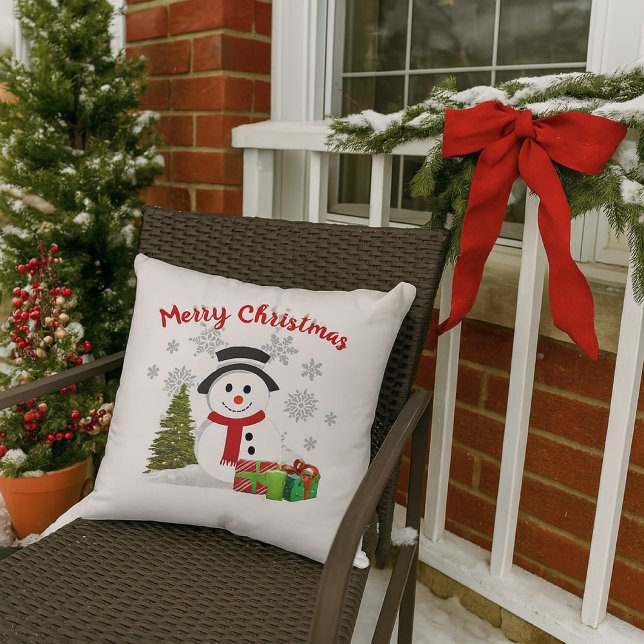 Cojín De Exterior Navidades Cute Personalizado Snowman (Add a cheerful touch to your porch with this festive snowman pillow)