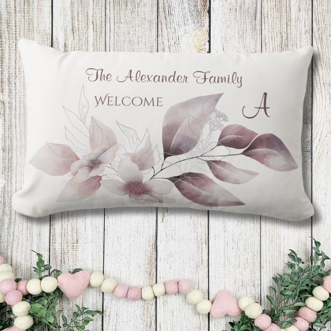 Cojín De Exterior Nombre de la familia acuarela y bienvenida botánic (Monogram Family Last Name and Initial Elegant Welcome Porch Lumbar Pillow)