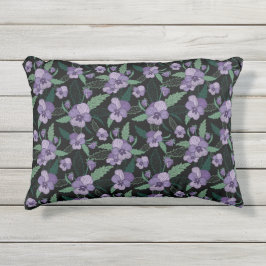 Cojín De Exterior Pansia floral con follaje sobre fondo oscuro
