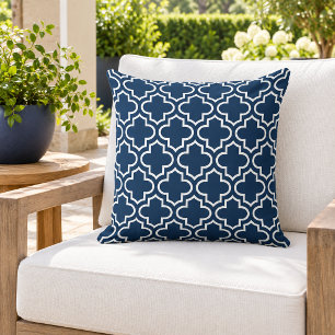 Cojín De Exterior Patrón de quatrefoil marroquí azul de la Marina