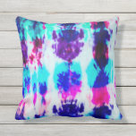 Cojín De Exterior Patrón de tinte azul rosado de verano artístico<br><div class="desc">Este diseño artístico y moderno de verano es perfecto para su estilo de temporada. En la parte superior de un fondo blanco simple, se ha optado por un estilo fresco de agua, azul cobalto, rosa brillante y tintes púrpura. Es hipster, bohemio y único, dándote esa apariencia de moda y de...</div>