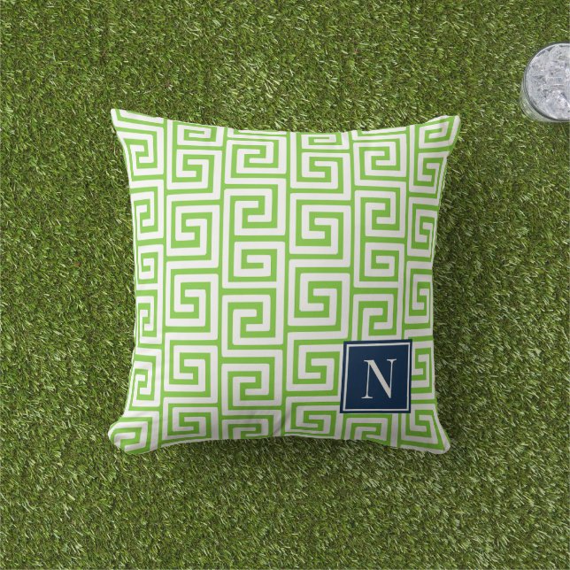Cojín De Exterior Preppy Greek Key Monogram – Lime Green & Navy (Césped)