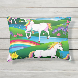 Cojín De Exterior Rainbow Unicorn Dos flores de hierba de río