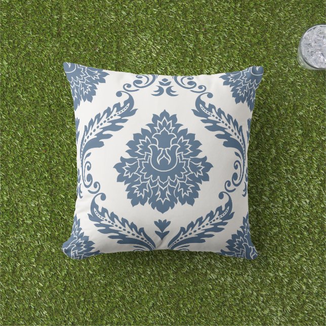Cojín De Exterior Rococo Damask Patrón Grande Azul sobre Blanco (Césped)