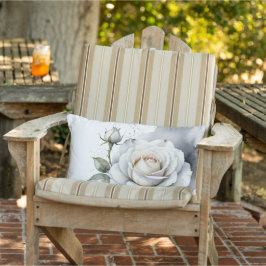 Cojín De Exterior Rosa blanca y rosebud, hojas plateadas