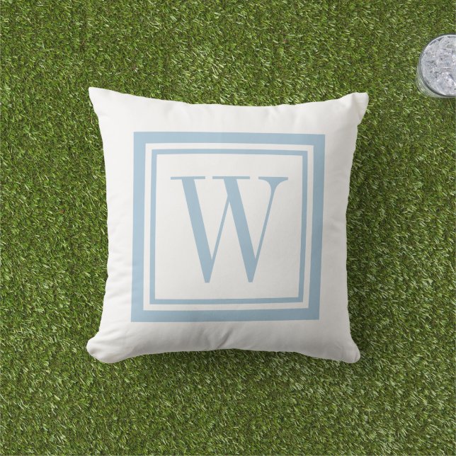 Cojín De Exterior Sky Blue and White Classic Square Monogram (Césped)