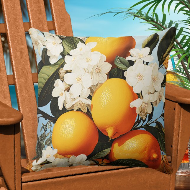 Cojín De Exterior Sol de verano para los Naranjas mediterráneos (Pillow featuring a painting of Mediterranean oranges under the summer sun with elegant white flowers)