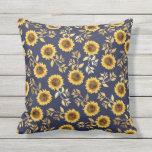 Cojín De Exterior Sunny Yellow Gold Navy Sunflowers deja el patrón<br><div class="desc">Este elegante y florido estampado de moda es perfecto para la temporada de verano. Su decoración es de color amarillo y marrón, con un diseño de girasol pintado con finas hojas de Relieve metalizado dorado impresas sobre un sencillo fondo azul marino. Este impreso es moderno, rústico y moderno. ***NOTA DE...</div>