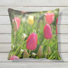 Cojín De Exterior throwpillow rosado del tulipán